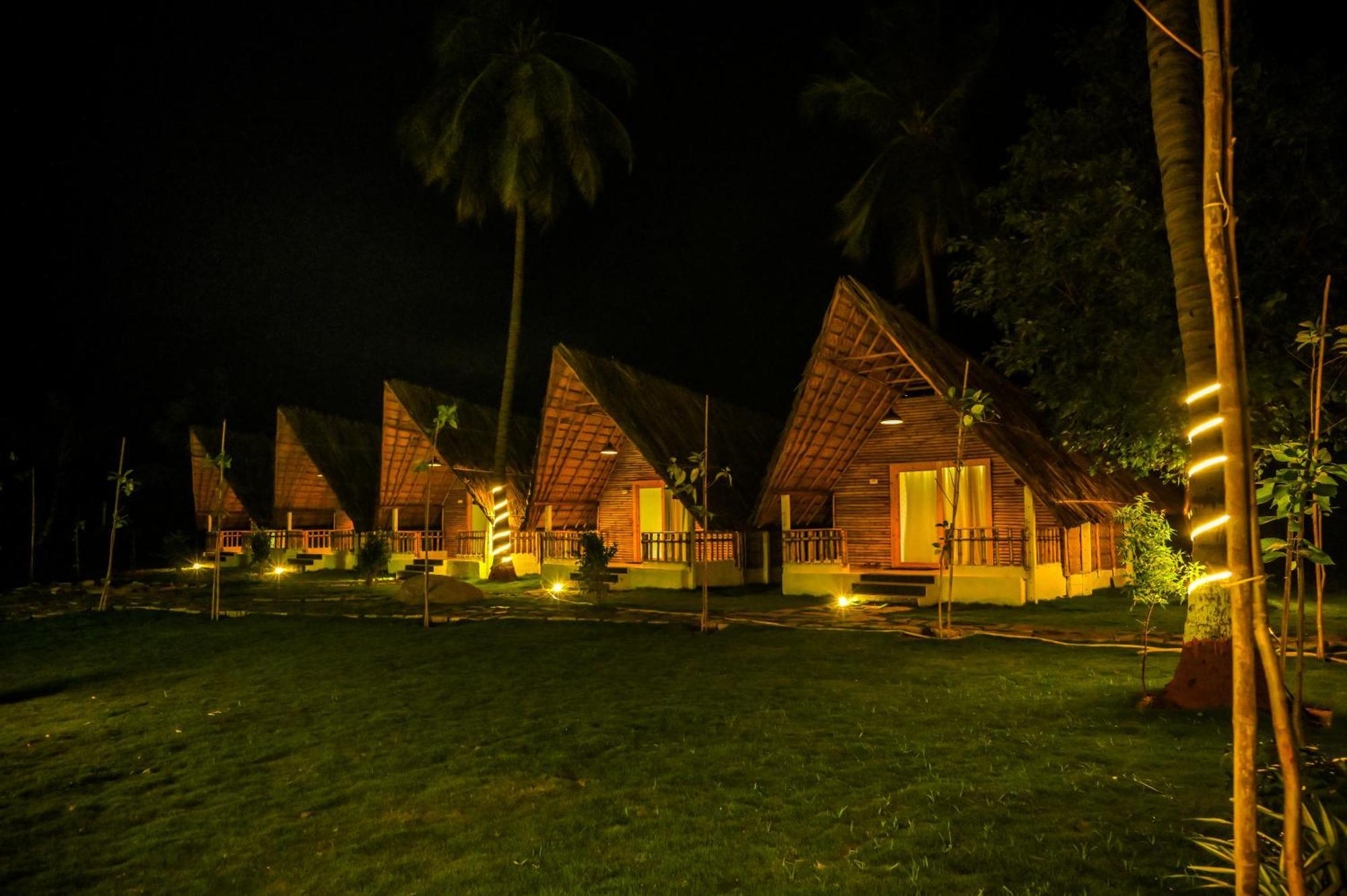Tamarind Tree Way Side Amenities Hotel Хоспет Екстериор снимка