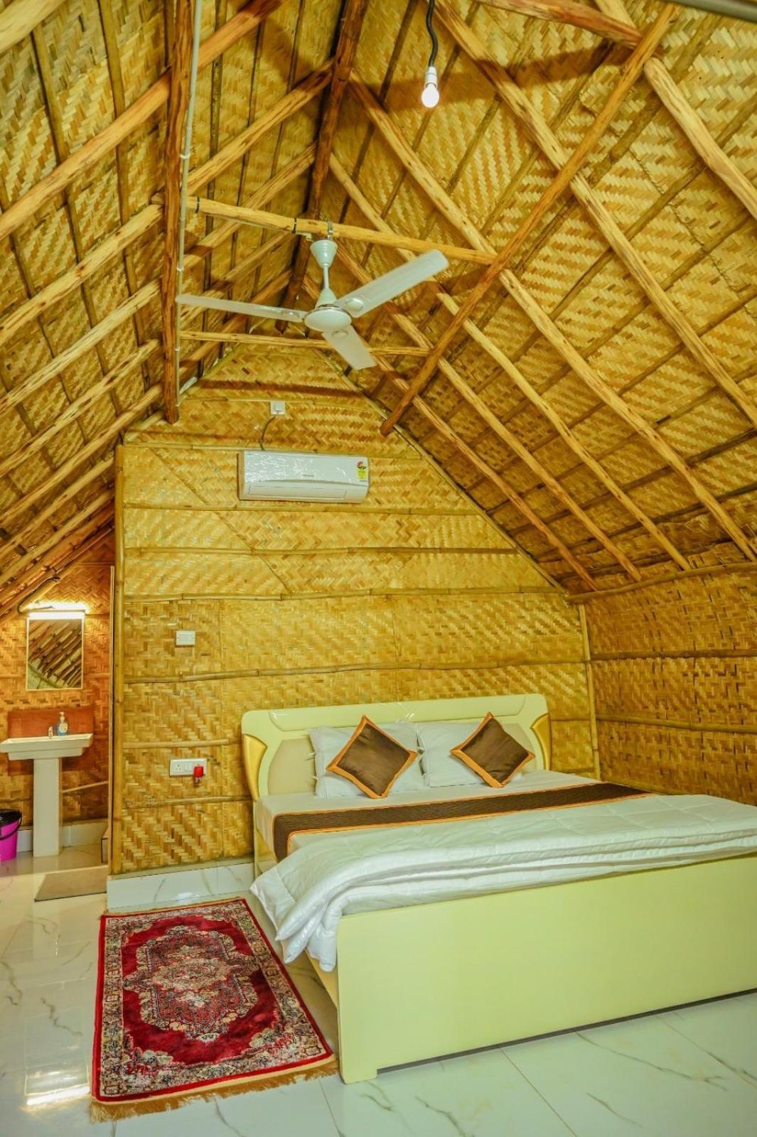 Tamarind Tree Way Side Amenities Hotel Хоспет Екстериор снимка