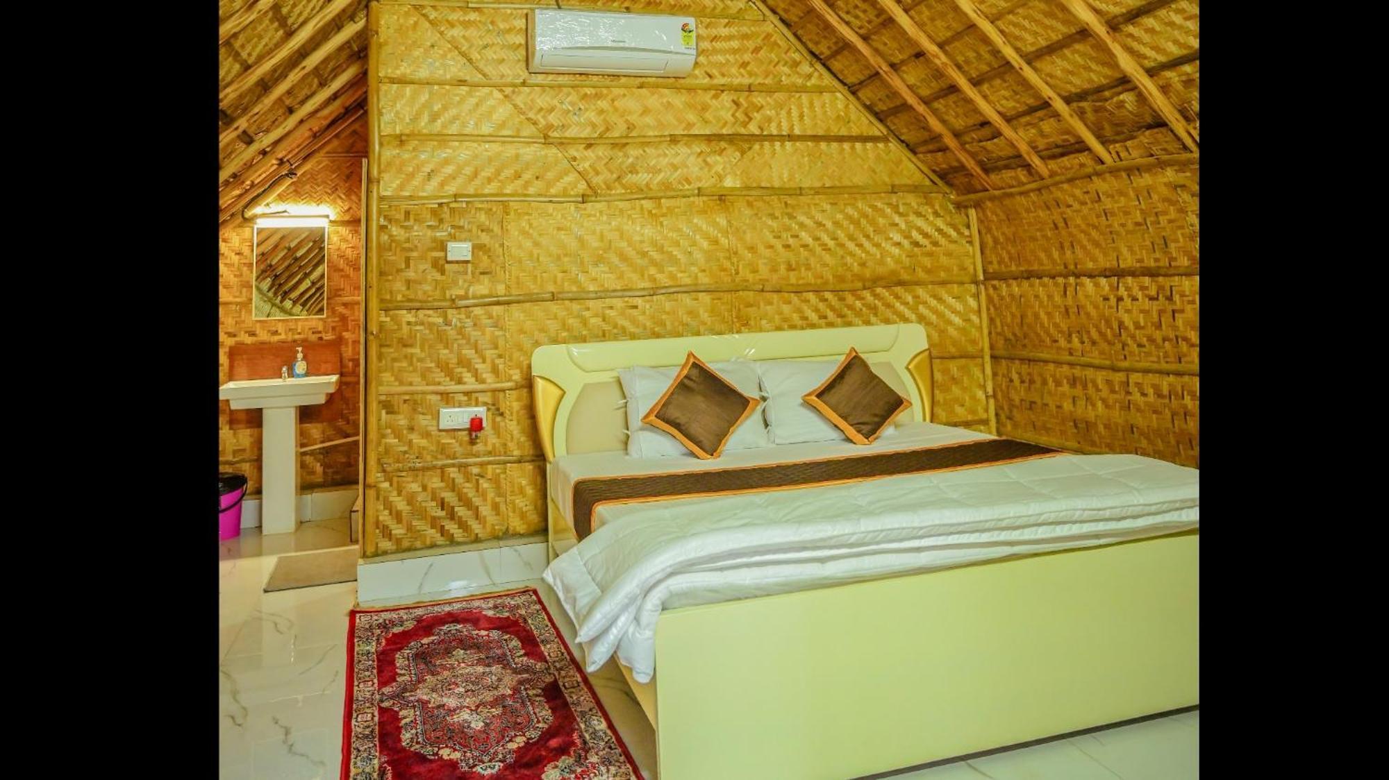 Tamarind Tree Way Side Amenities Hotel Хоспет Екстериор снимка