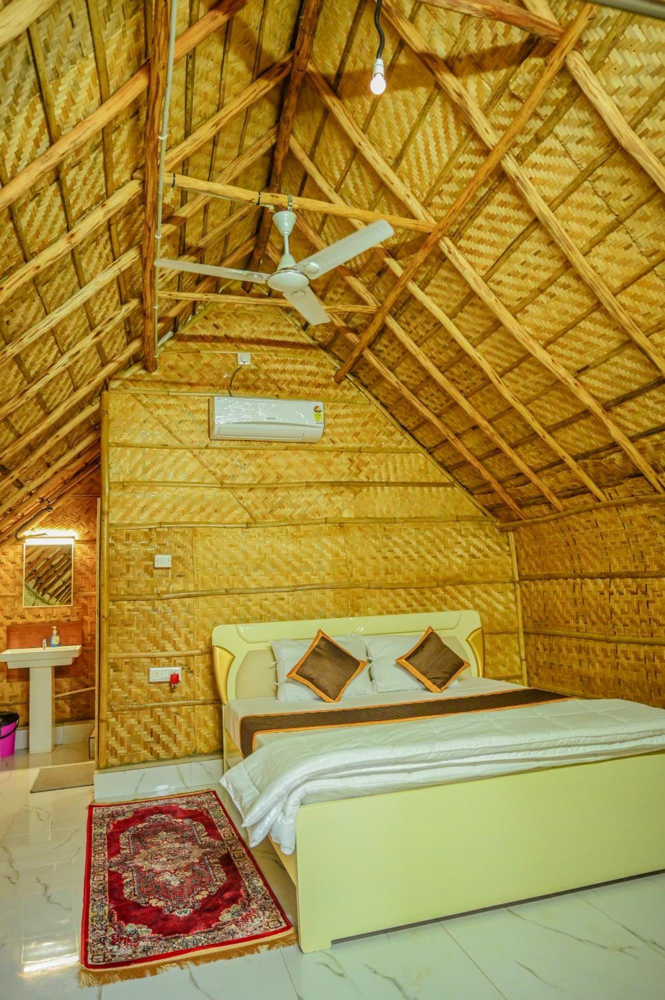 Tamarind Tree Way Side Amenities Hotel Хоспет Екстериор снимка