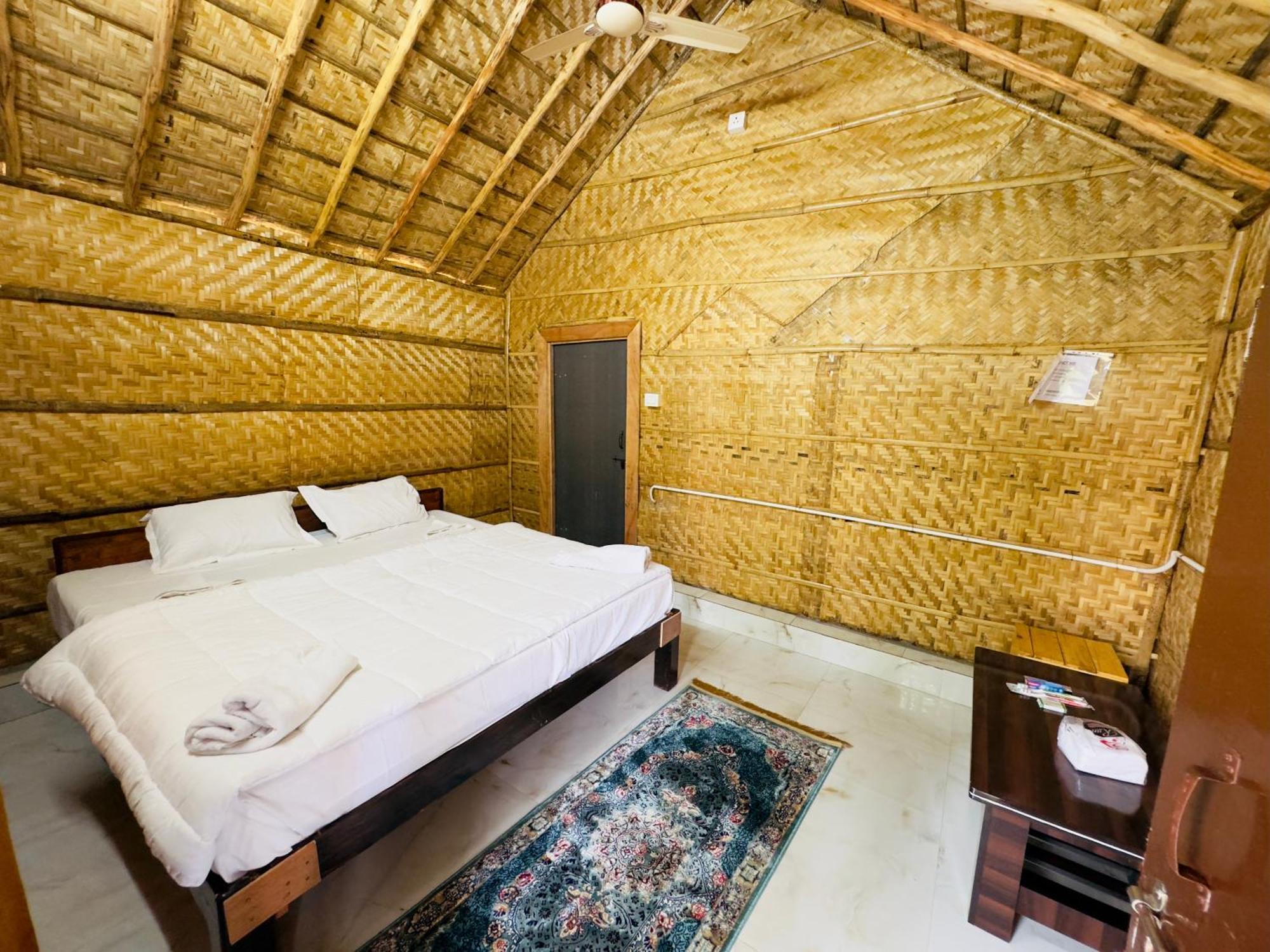 Tamarind Tree Way Side Amenities Hotel Хоспет Екстериор снимка