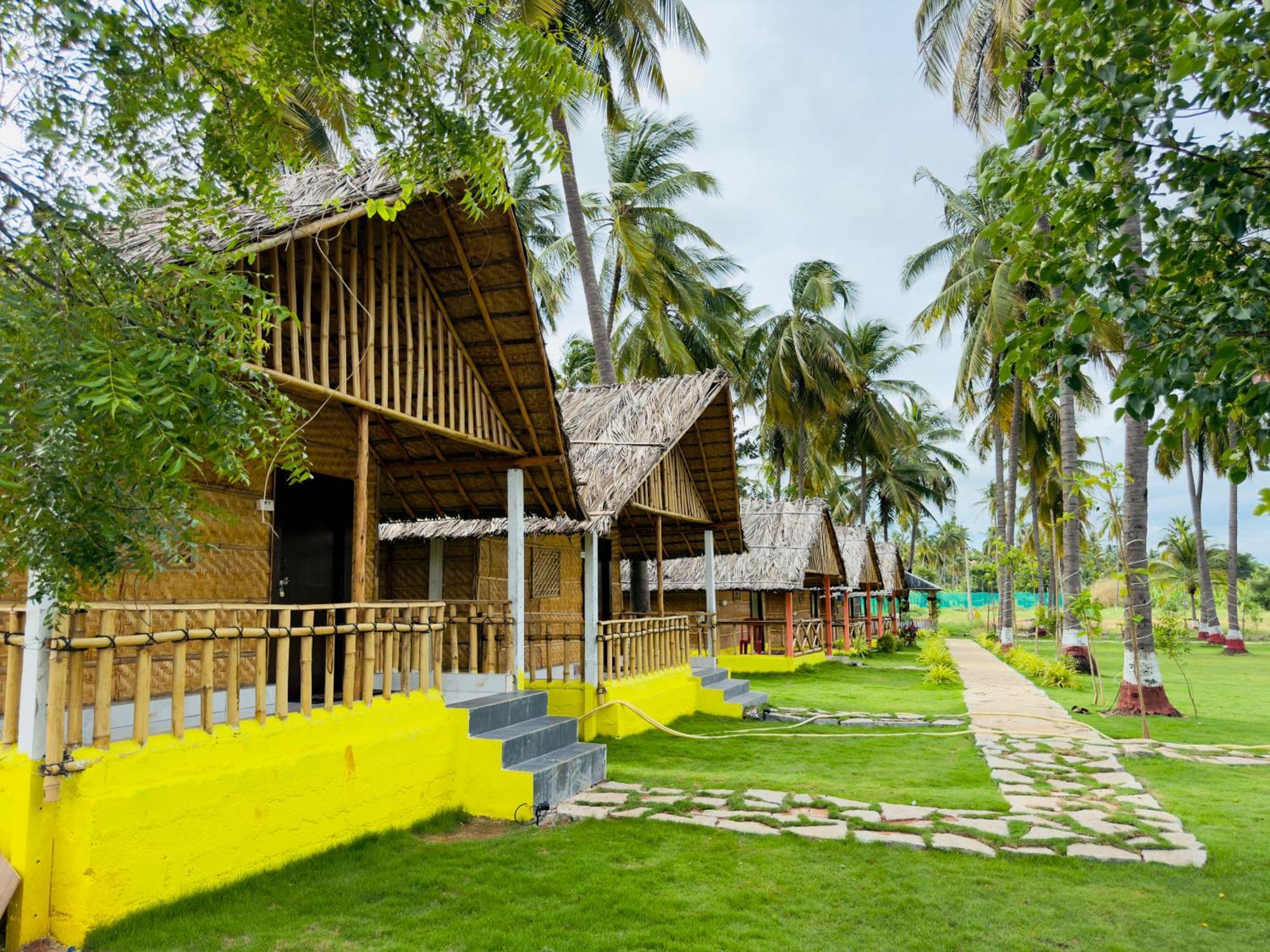 Tamarind Tree Way Side Amenities Hotel Хоспет Екстериор снимка