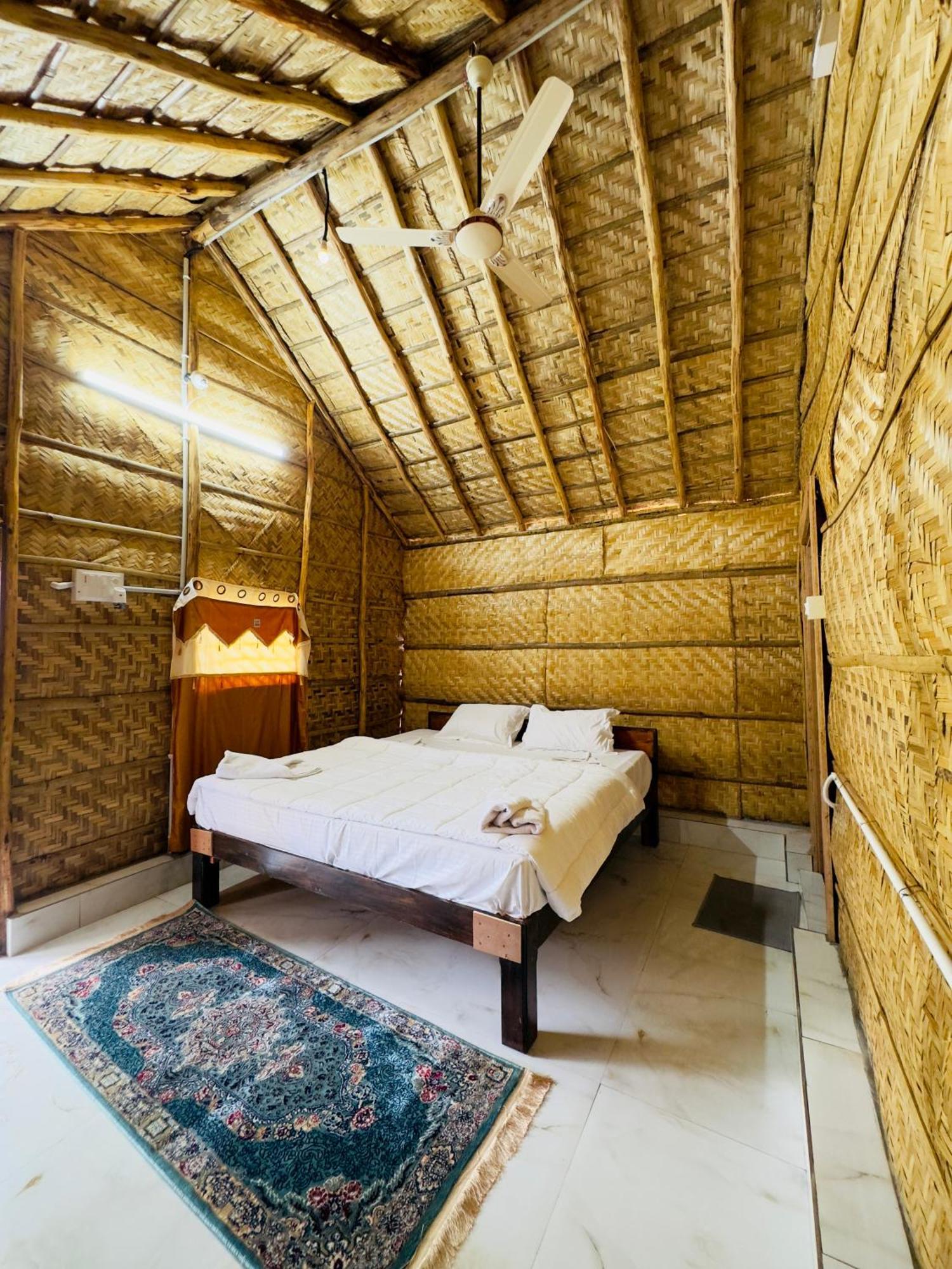 Tamarind Tree Way Side Amenities Hotel Хоспет Екстериор снимка
