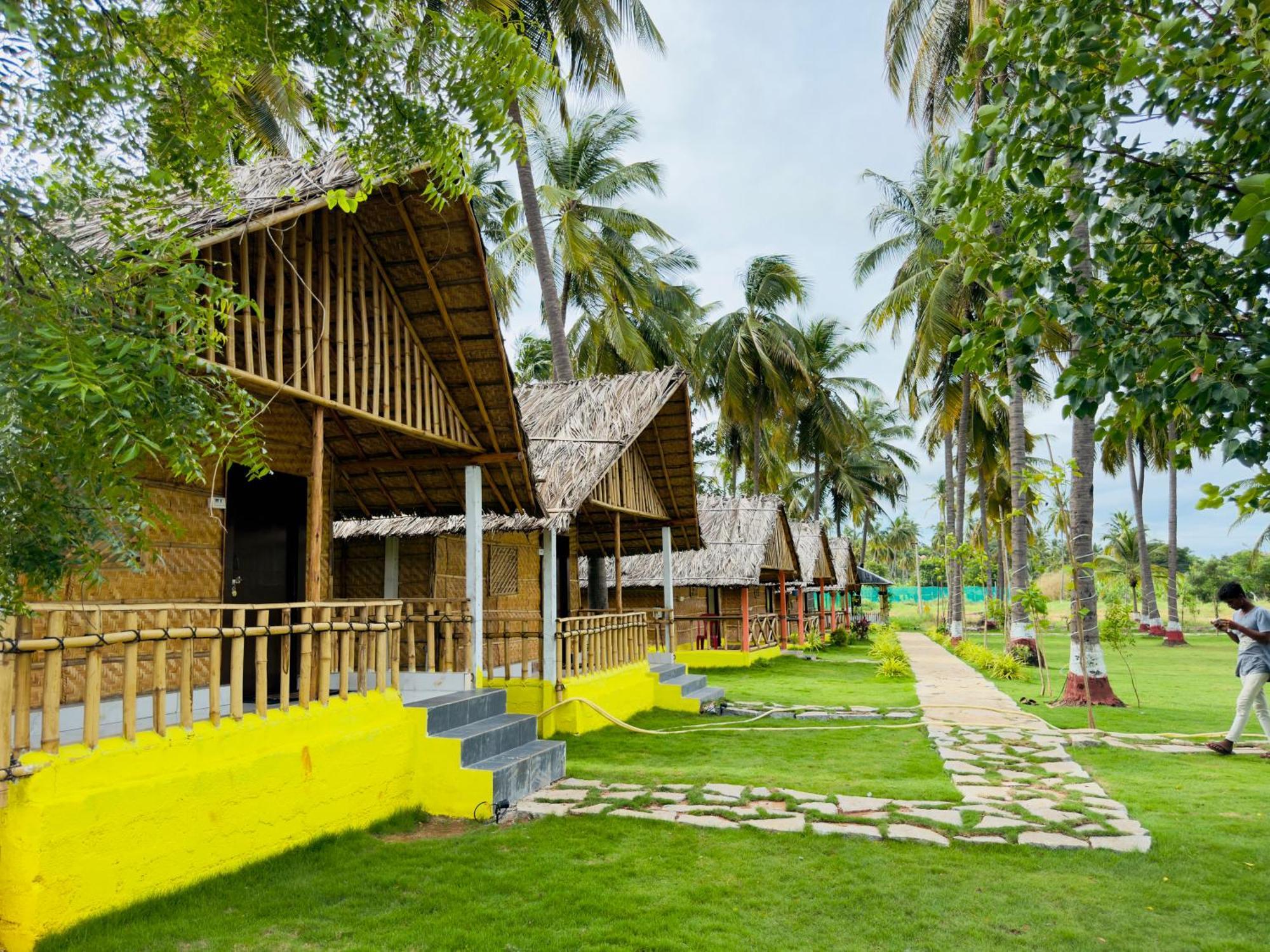 Tamarind Tree Way Side Amenities Hotel Хоспет Екстериор снимка