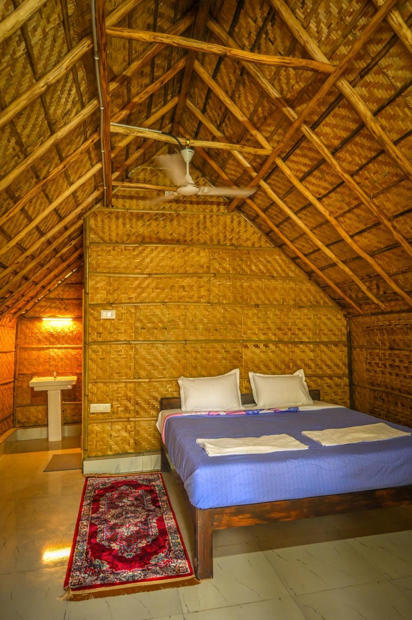 Tamarind Tree Way Side Amenities Hotel Хоспет Екстериор снимка